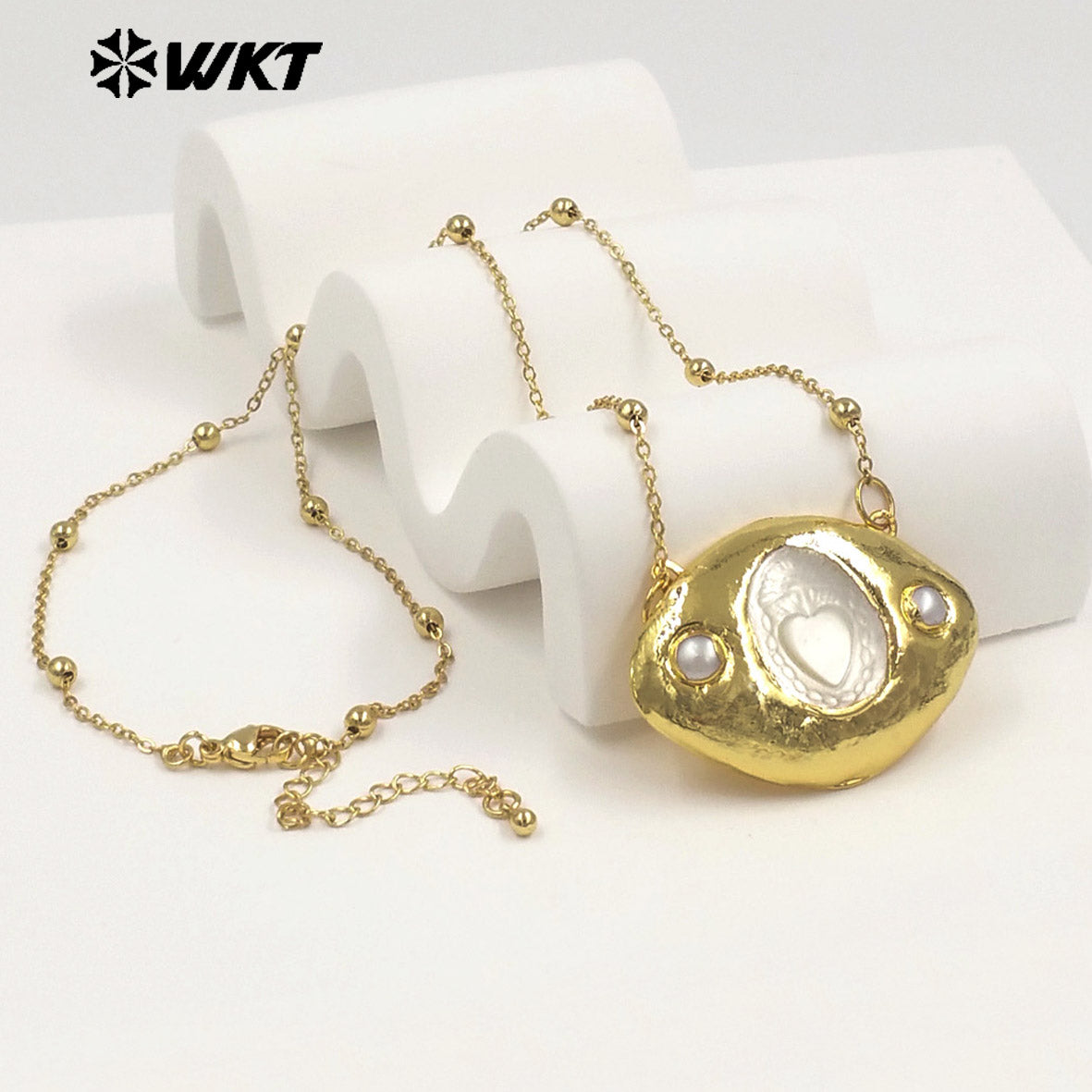 WT-JN388 Factory Wholesale Gold Plated Chain With Religious Style Mother Of Pearl Pendant Necklace For Women Unique Jewelry