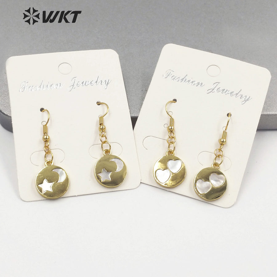 WT-MPE082 Wholesale Fashion Gold Bezel Shell Made Round Earrings Unique Star Moon Pendant Earrings Lovely White Shell Earrings
