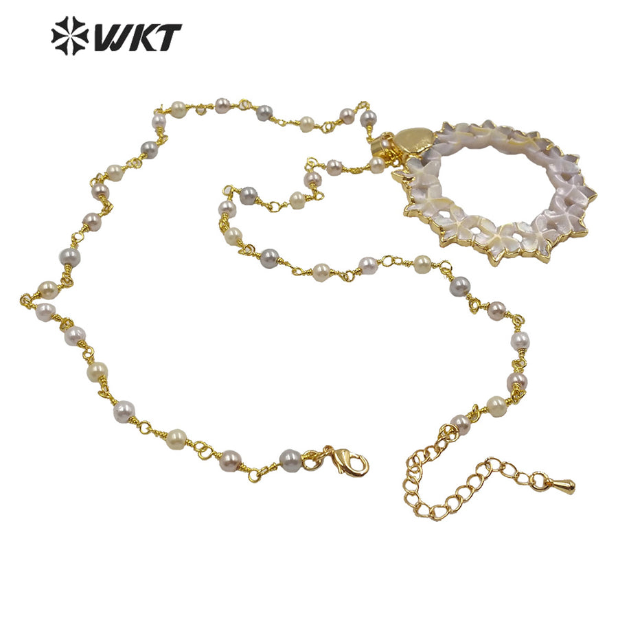 WT-JN118 Hand Carved Flower Shape Shell Pendant With Pearl Beads Necklace Women Fashion Charm Jewelry Natural Shell Necklace