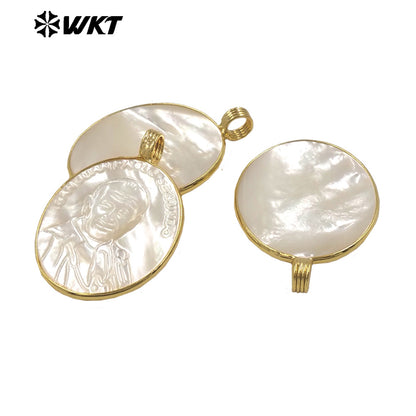 WT-JP497 Factory Wholesale Gold Plated Carved Men Head Pattern MOP Charm Pendant For Women Simple Style Necklace Making