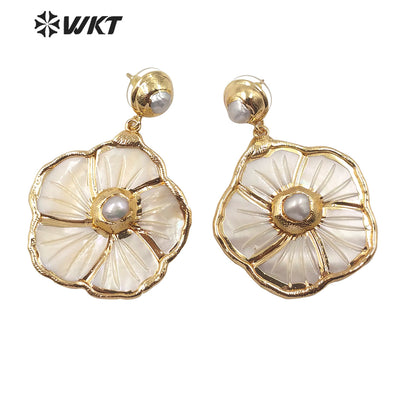 WT-E591 Wholesale Stylish White Flower Dangle Earring With Natural Pearl Charm Elegant Women Natural White Shell Earring