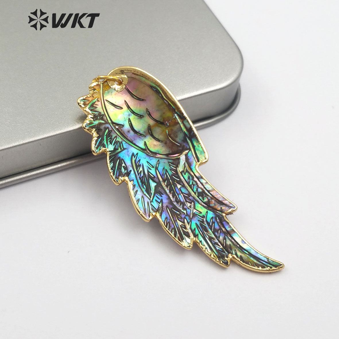WT-P853 Hot Exclusive Natural Hand Carved Shell Feather Pendant 18k Gold Dipped Shell Feather Pendant