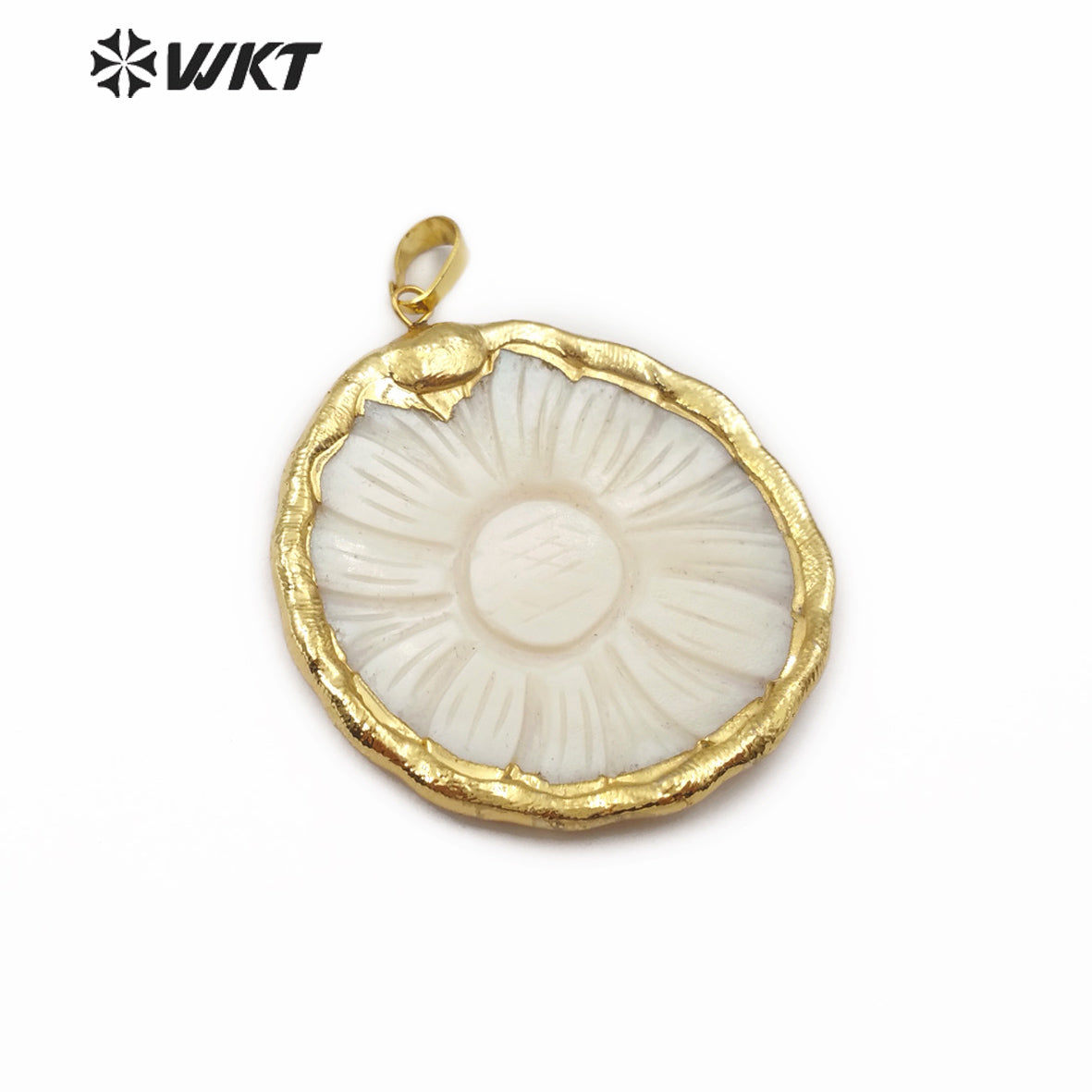 WT-JP154 WKT Jewelry Natural Shell Pendant Flowers Shape Gold Bezel Circular Pendant Women Fashion Necklace Pendant Jewelry