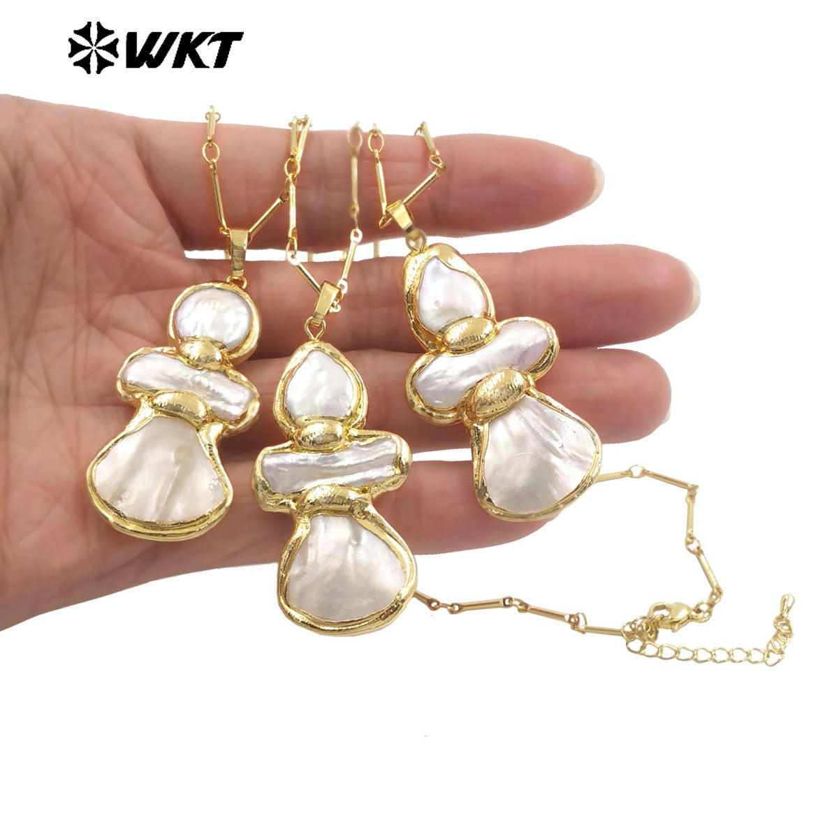 WT-JN344 Exquisite Gold Electroplated Natural Freshwater Pearl And Shell Gourd Shape Pendant Necklace For Unique Jewelry Gift