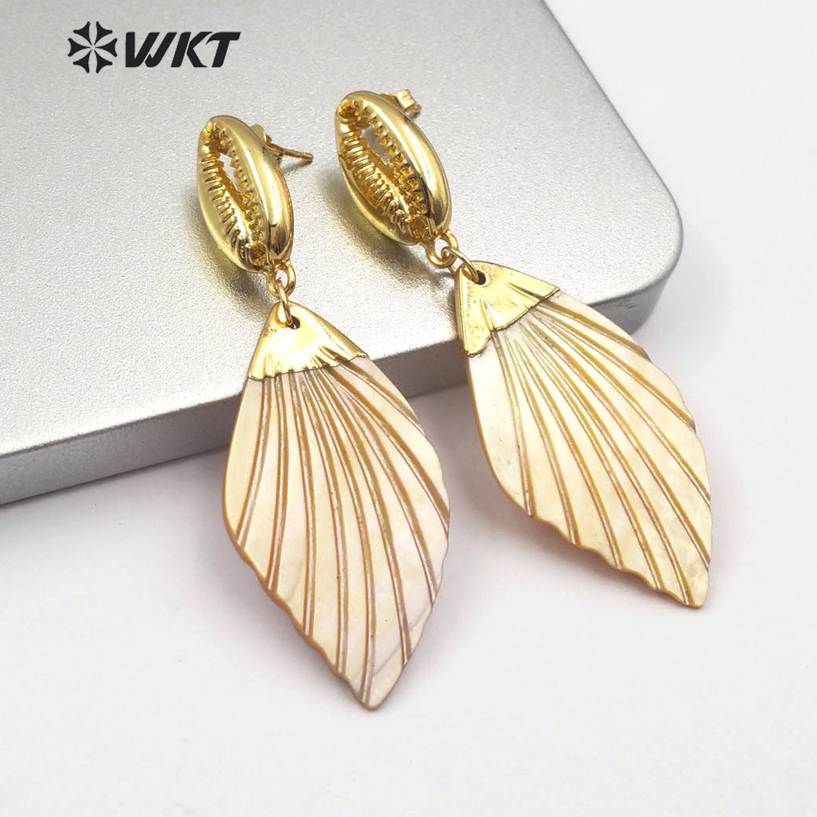 WT-E573 Wholesale Natural Shell and Cowrie Earring Gold Electroplated Leaf Shape Earrings Women Fashion Shell Earrings Jewelry