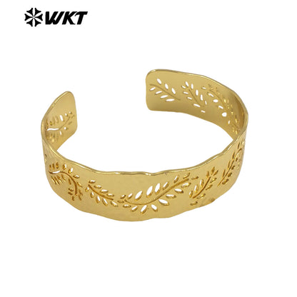 WT-B684 Wholesale Hot Sale Charming 18K Gold Plated Beautiful Leaf Carved Special Grain Design Women's Bracelet As Birthday Gift