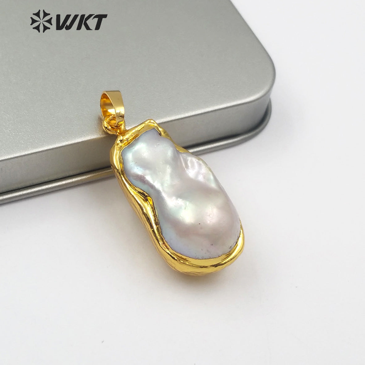 WT-JP103 Wholesale Jewelry Natural Pearl Shape Specific Each Different Half of the 18K Gold-plated Wrapped Pearl Pendant）
