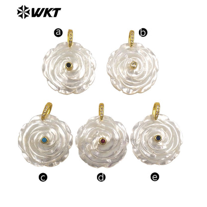 WT-JP474 High Quality Zircon Setting In Mother Of Pearl Hand Carved Flower Shape Gold Pendants As Necklace DIY Accessories
