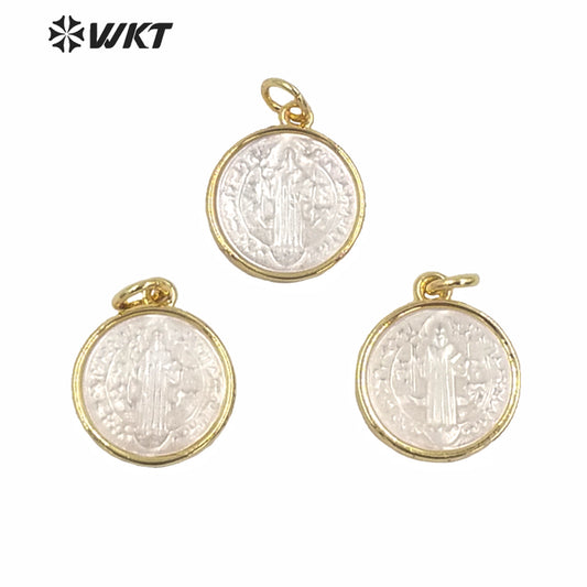 WT-MP172 WKT Super Hot Hand Make Carved Gold Bezel Setting Christian Pendant Popular White Mop Shell Gold Jesus Pendant