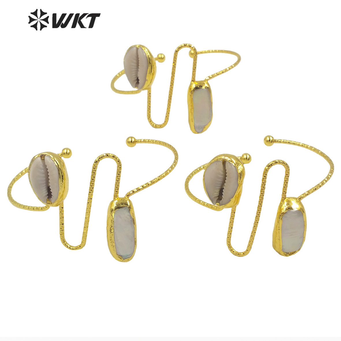 WT-MPB043 WKT 2022 Gorgeous Handmade Gold Fresh Pearl Shell Bangle Gold Plated Women Natural Cowrie Pearl Bangle