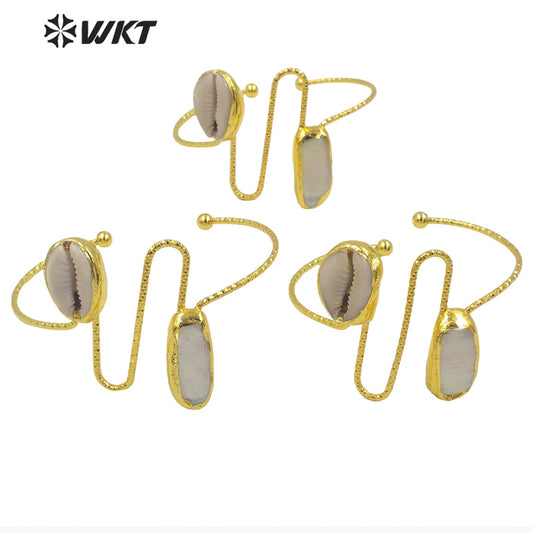 WT-MPB043 WKT 2022 Gorgeous Handmade Gold Fresh Pearl Shell Bangle Gold Plated Women Natural Cowrie Pearl Bangle
