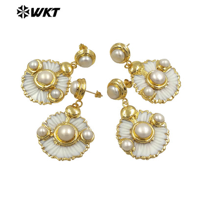 WT-MPE147 Wholesale Gold Plated Women Earrings With Round Shell Handmade Carved and Pearl Beautiful Fashion Style Jewelry