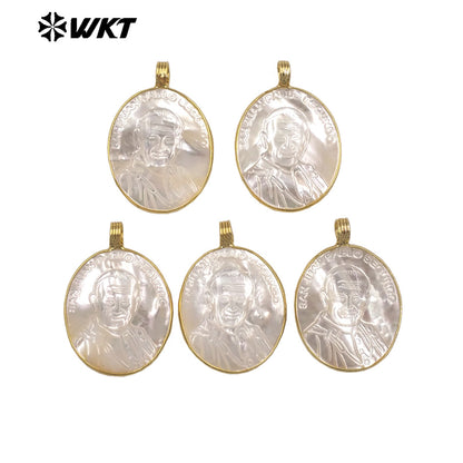 WT-JP497 Factory Wholesale Gold Plated Carved Men Head Pattern MOP Charm Pendant For Women Simple Style Necklace Making