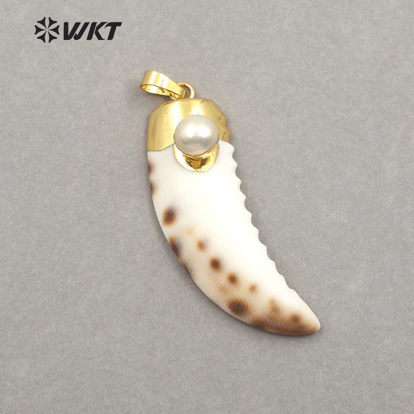 WT-JP072 18k Gold Trim in Knife Shape Random Size Pendant for Women Jewely Natural Sea Shell With Baroque Pearl Charm Pendant