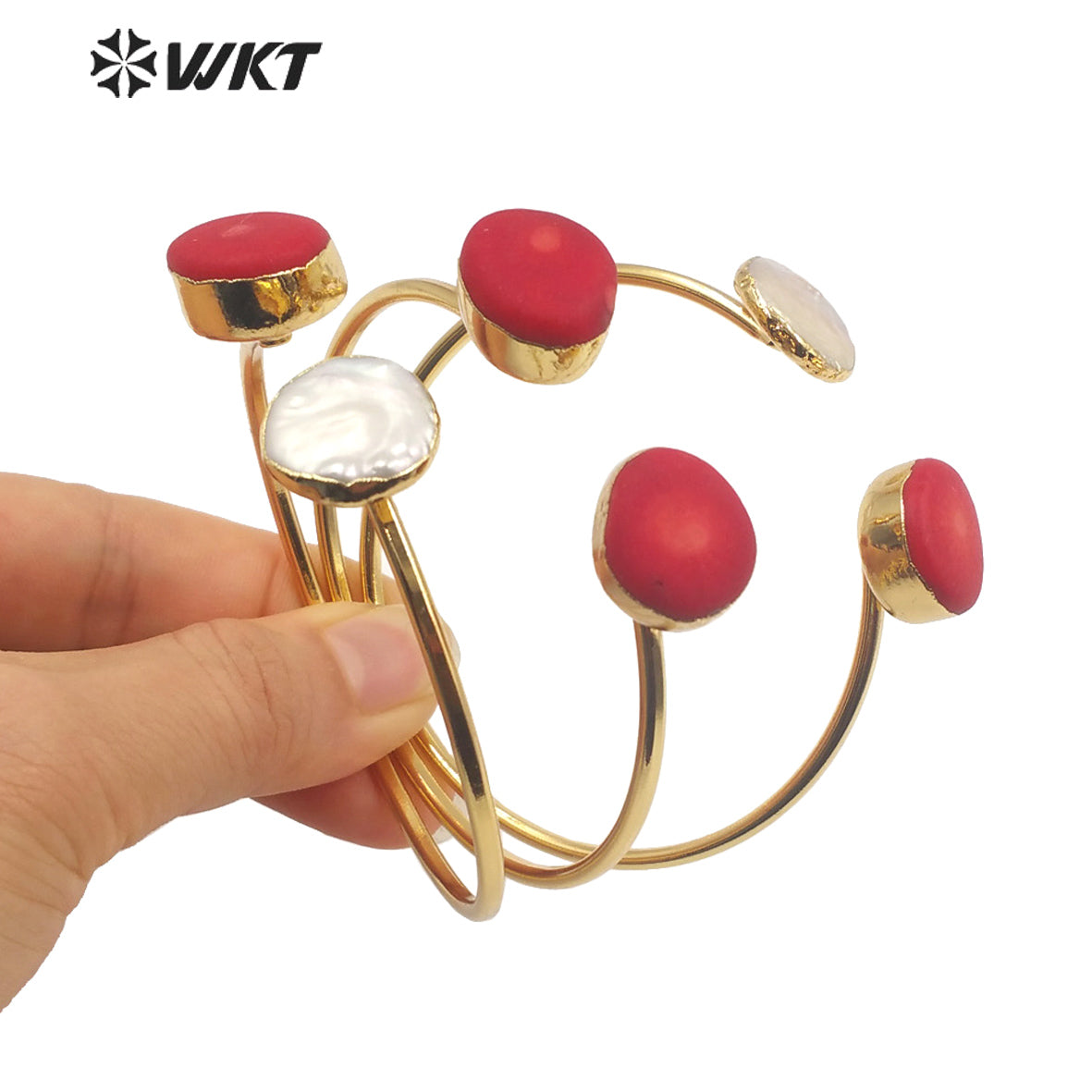 WT-MPB052 Beautiful Sample Red Coral Bangles Natural Pearl Bangles Brass with 18k Real Gold Plated Exotic Natural Pearl Bangles