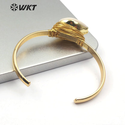 WT-B490 Hot-sale Natural Cowrie Bangle Wire Wrapped Bangle Gold Plated Bezel Women Fashion Charm Bracelet Jewelry