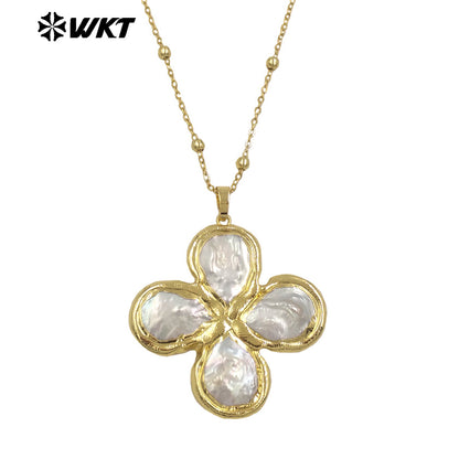 WT-JN299 Wholesale 18K Gold Plated Freshwater Pearl Lucky Four-Leaf Clover Cross Cute Little Women Necklace As Daily Decoration