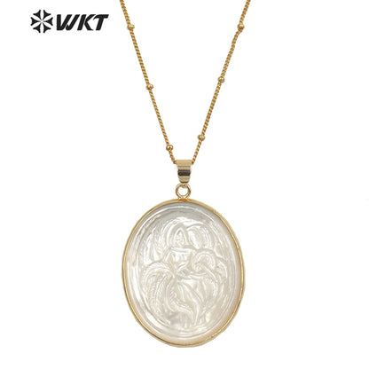 WT-JN144 Fashion Gold Plated the Beauty Girl Handmade Carve Big Mother of Pearl Pendant Necklace Gold Bezel White Shell Necklace