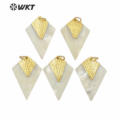 WT-JP227 Wholesale Gold White Shell Spear Shape Pendant Fashion Necklace Hand Make Carved Shell Arrowhead Pendants Boho Styles