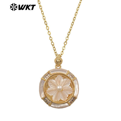 WT-JN365 Newest Design Gold Plated Natural Shell With Zircon Hand Carved Flower Shape Round Pendant Necklace As Lady Accessory