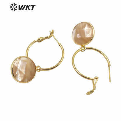 WT-MPE035 Fashion Gold Electroplated Round Shell Charm Earrings Women Round Faceted Shell Hoop Earrings for Wedding Earrings