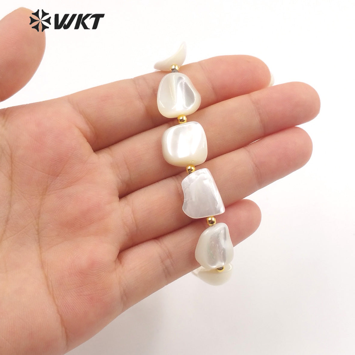 WT-MPB081 Wholesale Fashion Natural White Shell Beads Bracelet Gold Plated Simple Irregular Beads Boho Bracelet for Summer