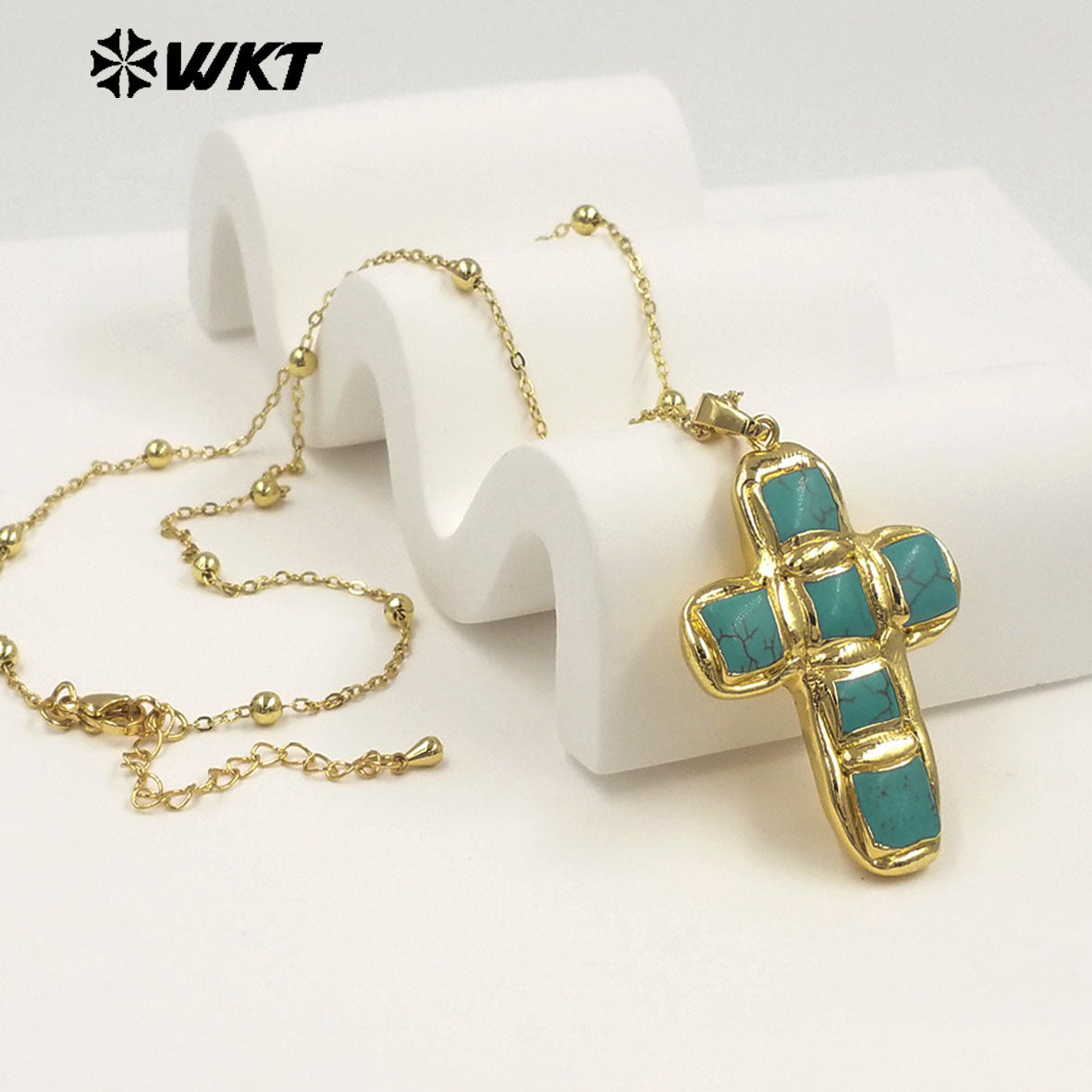 WT-N1523 Wholesale 18K Gold Electroplated Natural Turquoise Stone Cross Pendant Necklaces For Women Vintage Style Jewelry