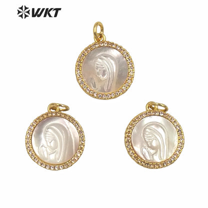 WT-MP165 Wholesale Hand Make Carved Mother of Pearl White Shell Beauty Girl Pendant Gold Round Tiny Charm the Beauty Pendant