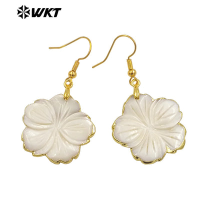 WT-MPE137 Wholesale Fashion Gold Trim Natural White Shell Carved Flower Earrings Lady Popular Vintage Hoop