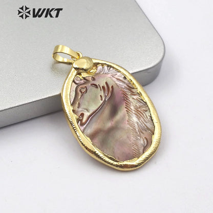 WT-JP163 New Design Carved Horse Shell Pendant Natural Seashell Charm Pendant Stylish Women Jewelry Pendant