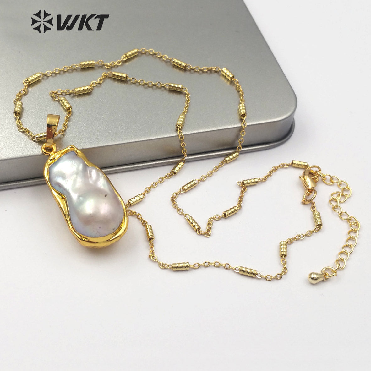 WT-JN063 Irregular Shape Jewelry Natural Pearl Pendant Specific Each Different Half of the Gold-Plated Wrapped Pearl Necklace