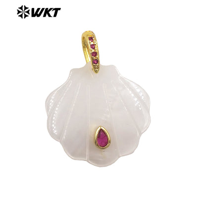 WT-JP478 Women Newest Waterdrop Shape Zircon And White Shell Hand Carved Gold Pendant For Friend Gift Making Accessories