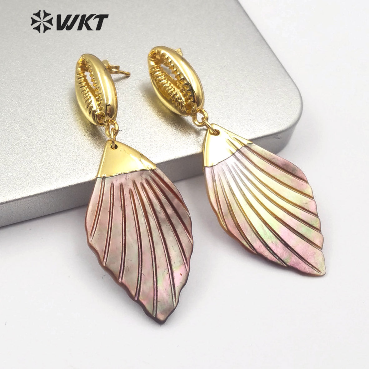 WT-E573 Wholesale Natural Shell and Cowrie Earring Gold Electroplated Leaf Shape Earrings Women Fashion Shell Earrings Jewelry