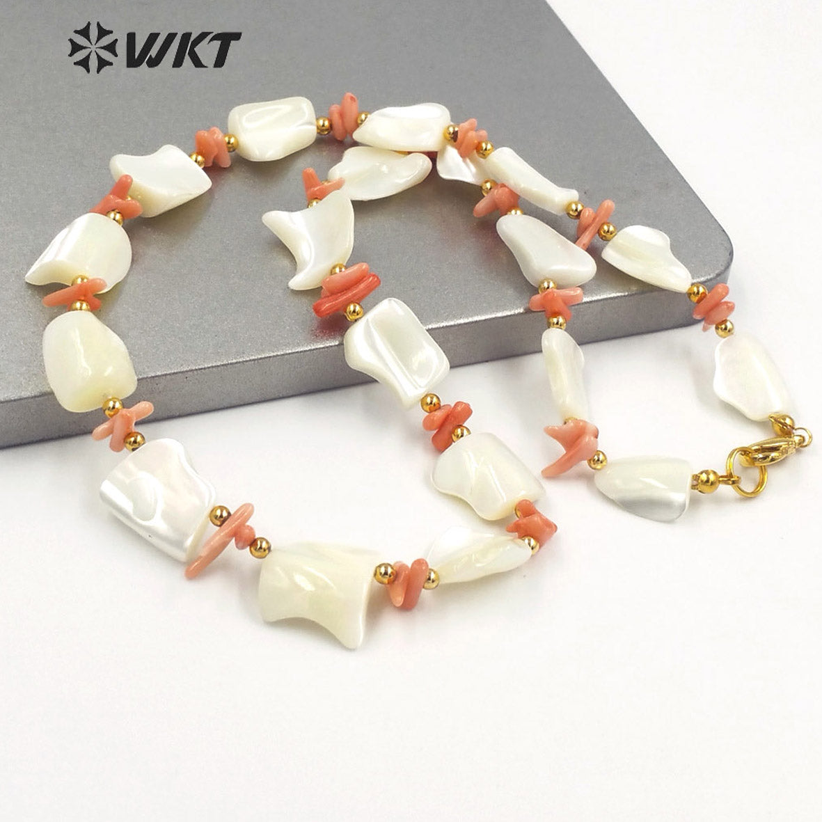 WT-JN228 Vintage Style Summer Boho White Shell Space Beads Necklace Women Handmade Strand Shell Necklace for Girl Friend