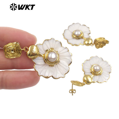 WT-MPE169 High Quality Natural White Shell And Pearl Gold Plated Flowers Shape Women Earrings As Causal Wearing Jewelry