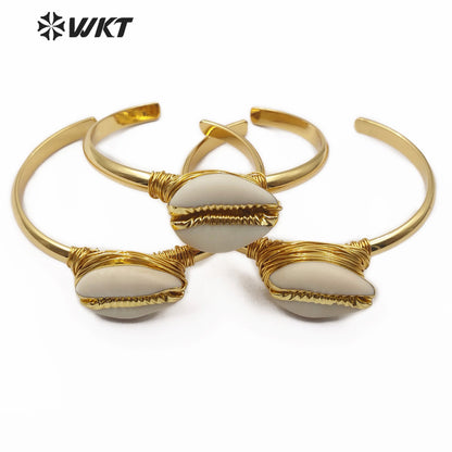 WT-B490 Hot-sale Natural Cowrie Bangle Wire Wrapped Bangle Gold Plated Bezel Women Fashion Charm Bracelet Jewelry