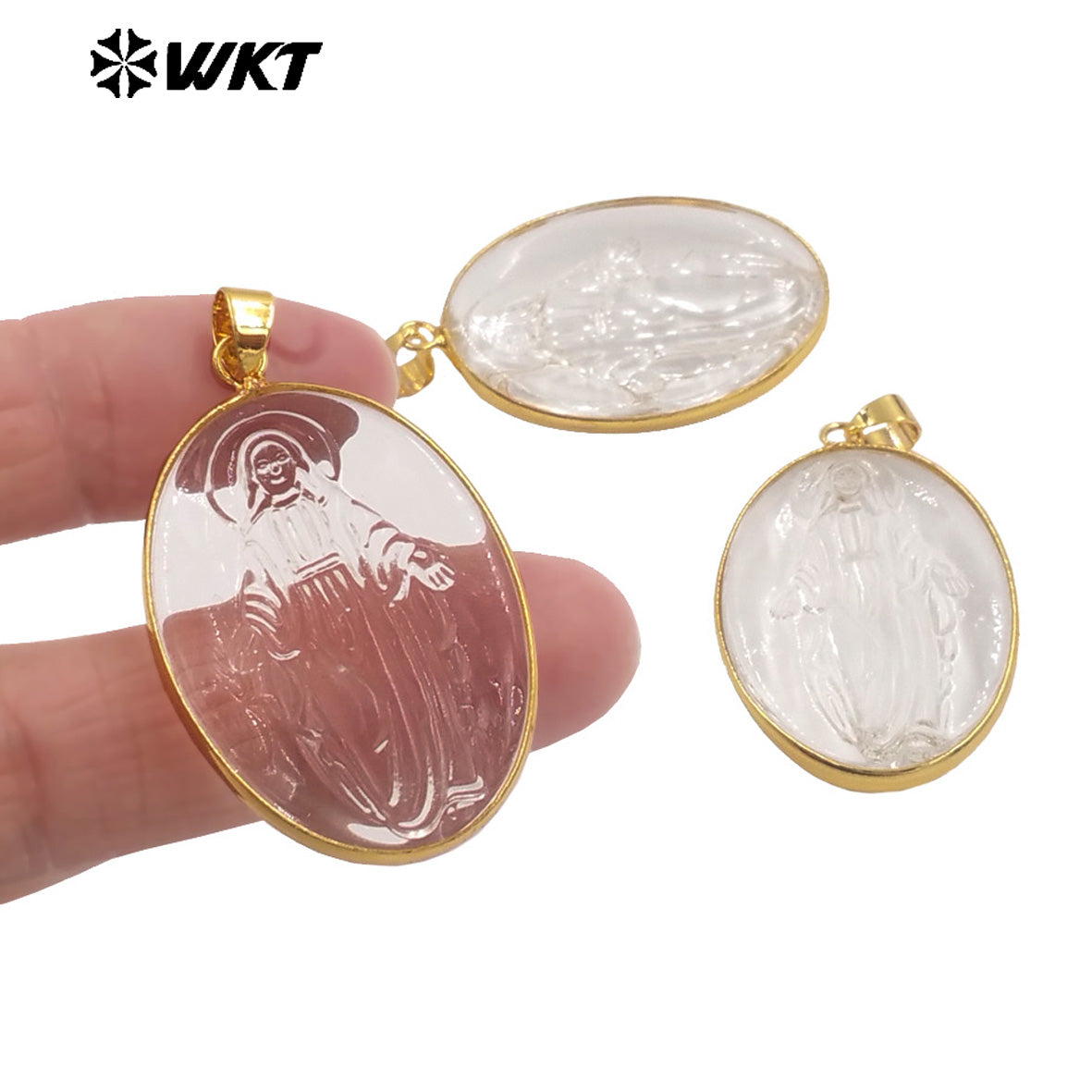 WT-JP427 New Sales Gold Plated Oval Shape Natural Crystal Quartz Stone Hand Carved Figure Clear Pendant For Necklace DIY