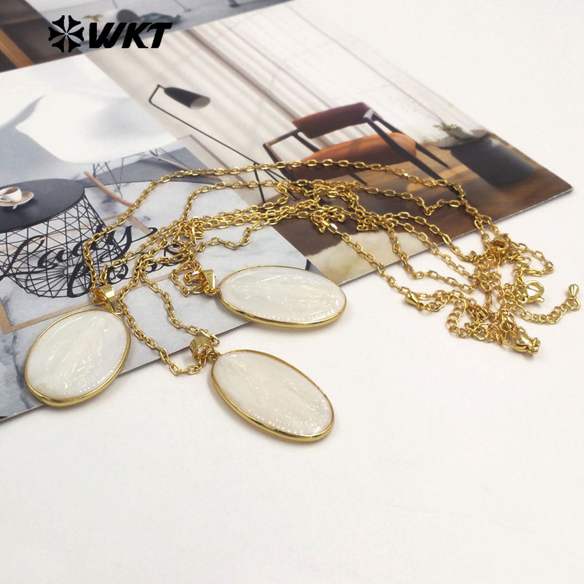 WT-JN315 New Hot Style Fashion Gold Plated Bezel Setting White Shell Carved Virgin Mary Pendant Necklace For Gift