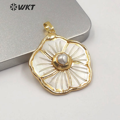 WT-JP171 Stylish Natural Shell Pendant Elegant Flower Shape Shell Pendant Women Charm New Jewelry Pendant