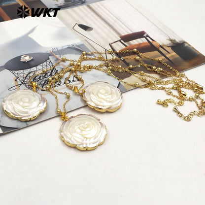 WT-JN311 Wholesale Popular Natural MOP Shell Big Rose Flower Necklace With Gold Plated Tiny Chain Elegant Female Gift Accessory