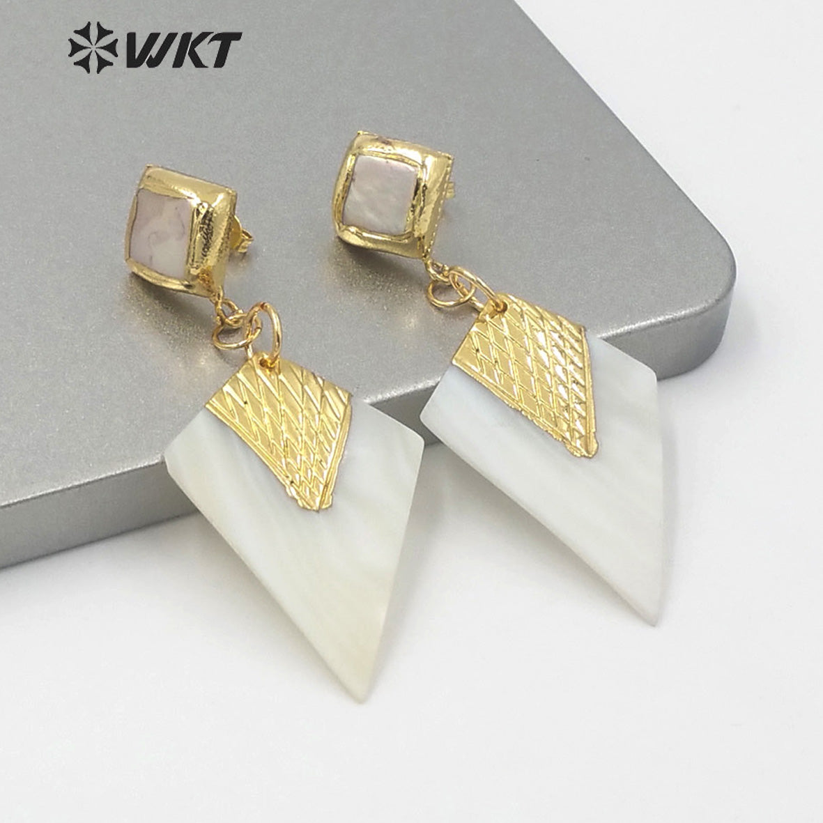 WT-MPE042 Unique Fashion Gold Electroplated Arrowhead White Shell Earrings Women Anniversary Wedding Gift Earrings Studs