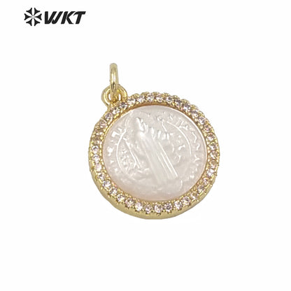 WT-MP164 Wholesale New Gold Electroplated Cubic Zircon Round Jehovah People Image Pendant 15mm Christian White Shell Pendant