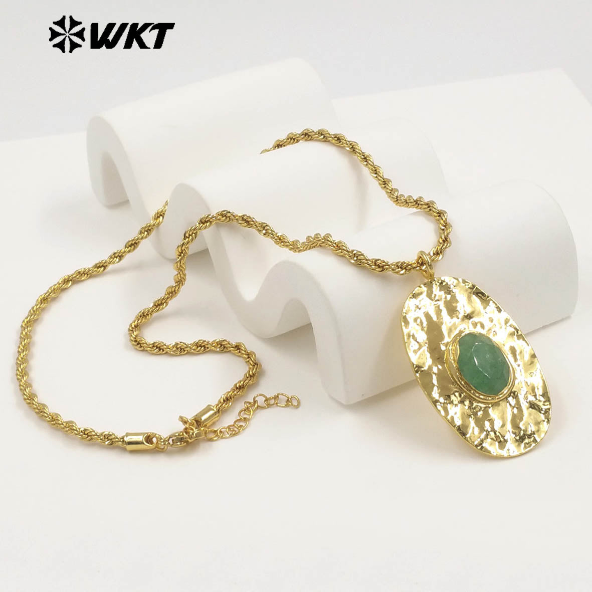 WT-N1538 Elegant Style Brass Chain With Gold Plated Natural Gemstone Oval Pendant Necklace For Lady Friend Birthday Gift