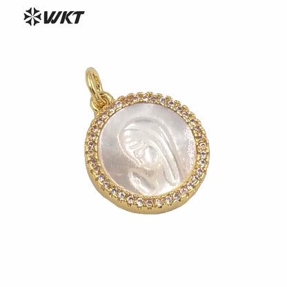 WT-MP165 Wholesale Hand Make Carved Mother of Pearl White Shell Beauty Girl Pendant Gold Round Tiny Charm the Beauty Pendant