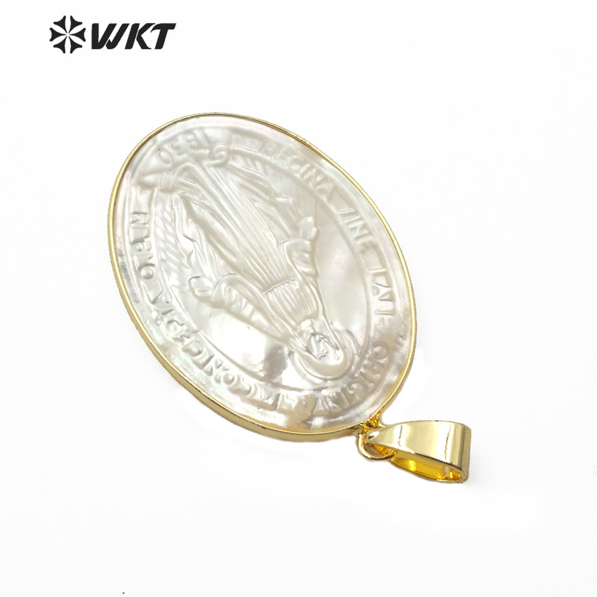WT-JP177 Wholesale Hand Make Carved Virgin of Maria Pendant 18k Gold Bezel Oval Shape Pearl Shell Maria Pendants