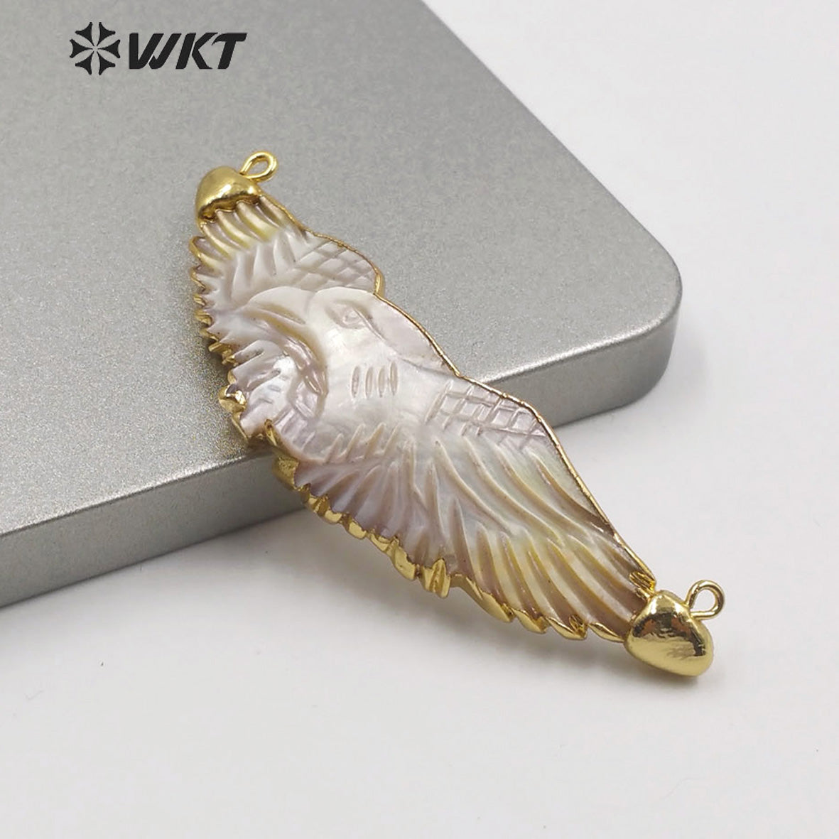 WT-JP212 Amazing Hand Make Carved White Eagle Pendant Women Trendy Double Loops White Shell Eagle Pendant in Gold