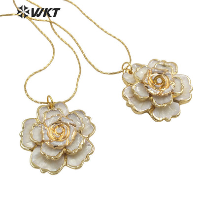 WT-JN143 Wholesale Gold Plated Women Handmade Carved Rose Flower Pendant Necklace Multi Layer White Shell Flower Necklace