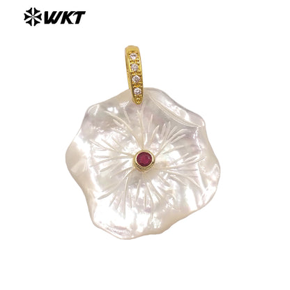 WT-JP524 Unique Fashionable Zircon And Irregular Mother Of Pearl Gold Charms Flower Pendants As Women Necklace Decoration