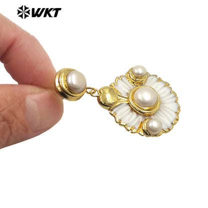 WT-MPE147 Wholesale Gold Plated Women Earrings With Round Shell Handmade Carved and Pearl Beautiful Fashion Style Jewelry