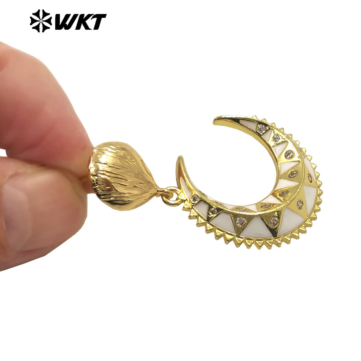 WT-ME117 Vehicle Punk Style Women Unique Rivet Moon Earrings With Zircon Setting